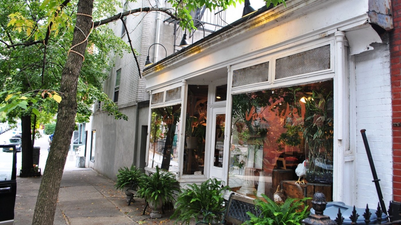 Kelly Clarkson Called a Brooklyn Shop 'Rude.' It Called Her a Liar.